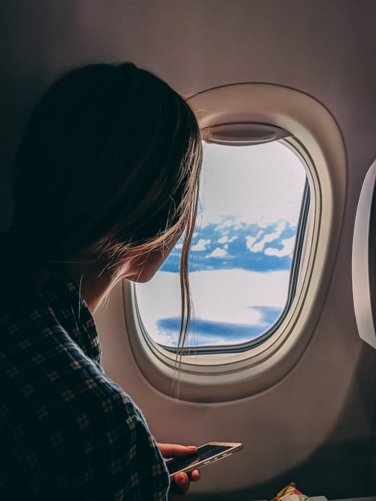 Cuidar tu piel al viajar en avión