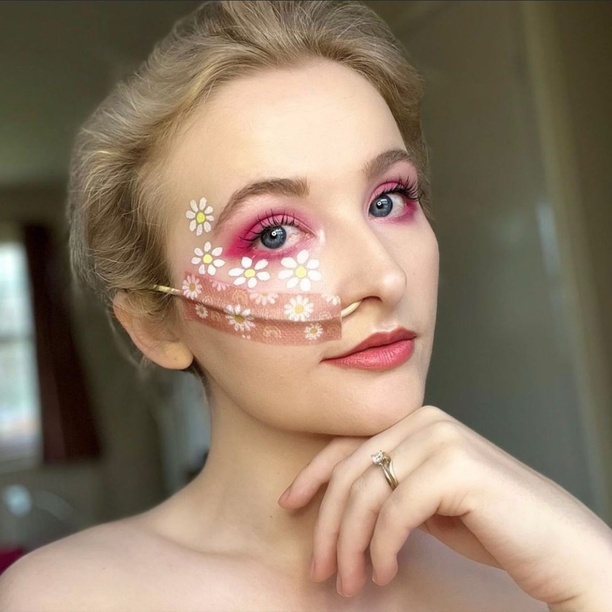 Makeup artist inspirada en su enfermedad