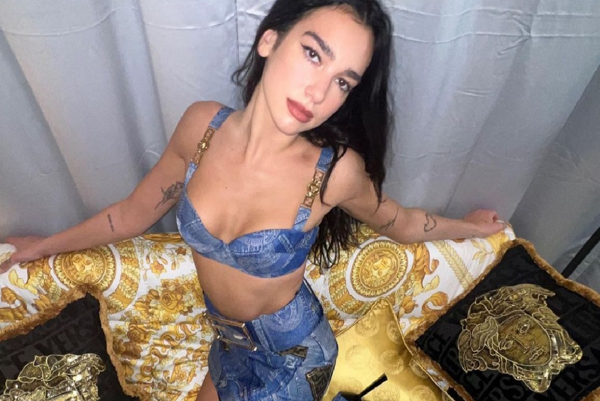 MET Gala 2023, Dua Lipa en Chanel de archivo debuta de anfitriona