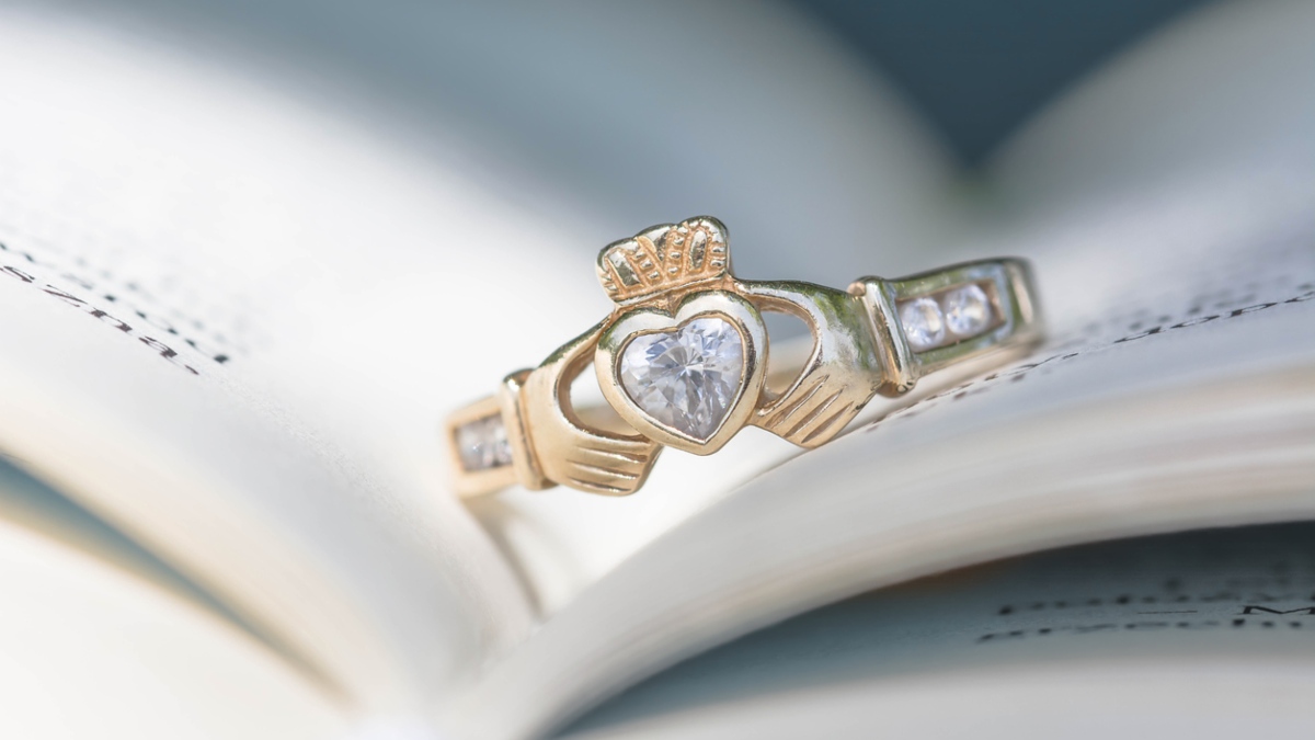 leyenda del anillo de Claddagh, símbolo irlandés del amor