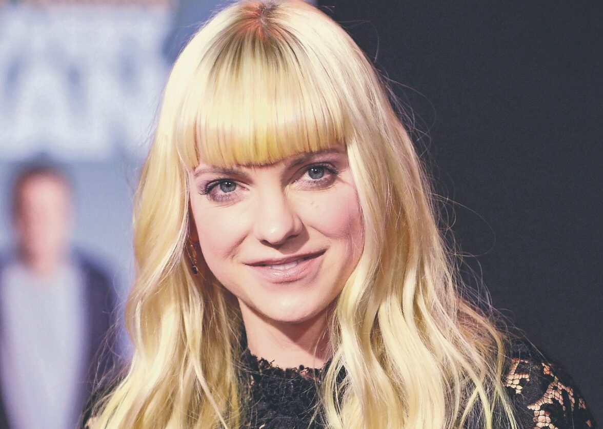 Anna Faris acusa a director