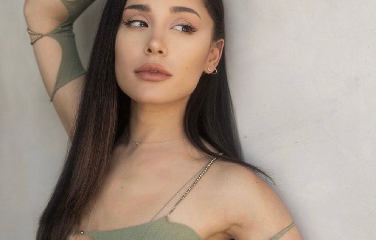 Ariana Grande y su radical cambio de look. ¡Ahora es rubia!