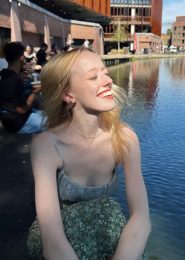  Amybeth McNulty