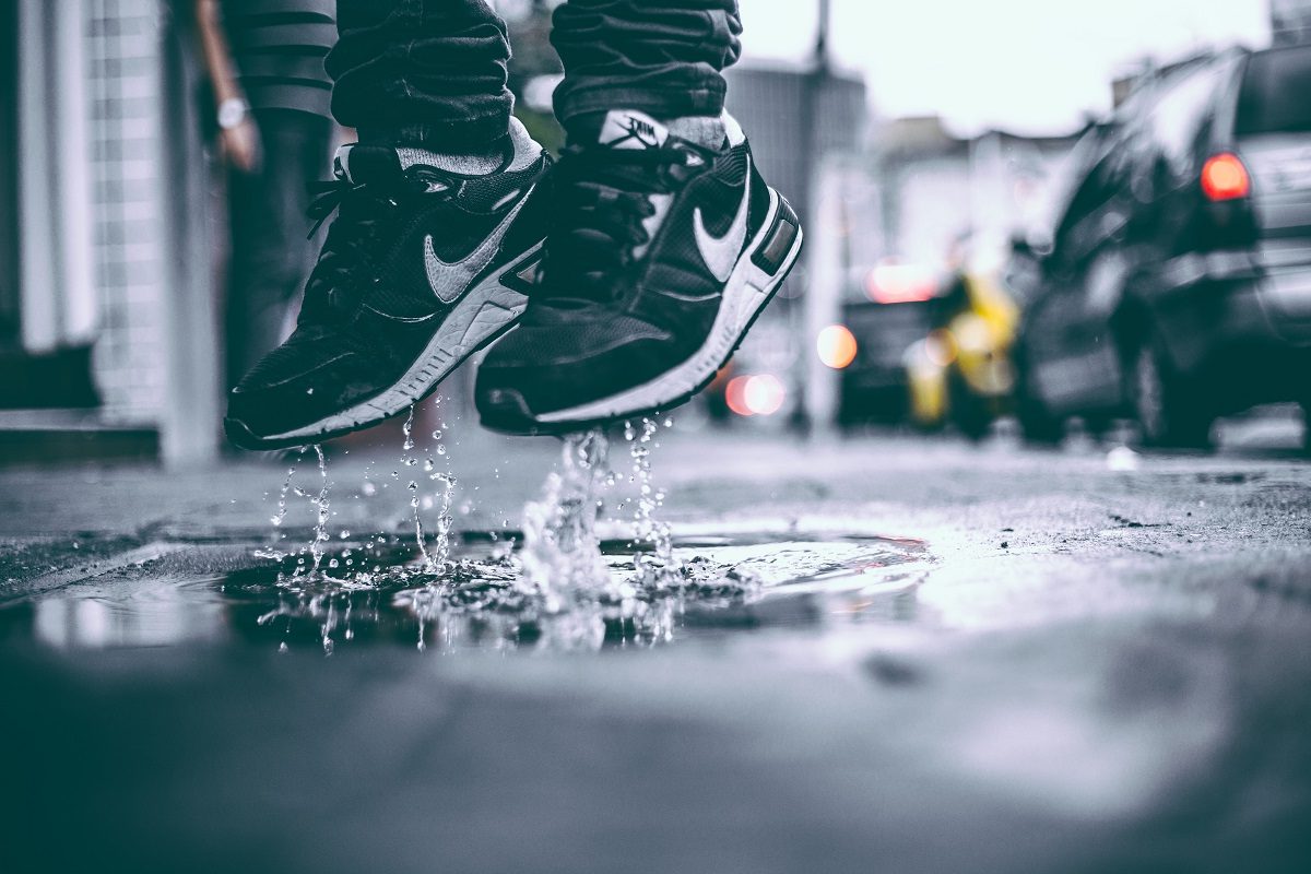 Cómo limpiar tus 'sneakers' favoritos si se mojaron con la lluvia