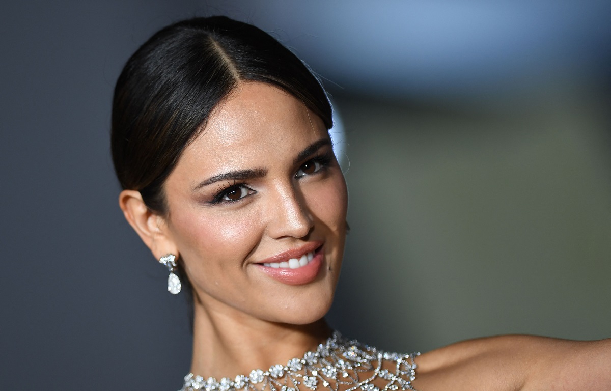 Eiza González debuta con look brillante en Academy Museum Gala