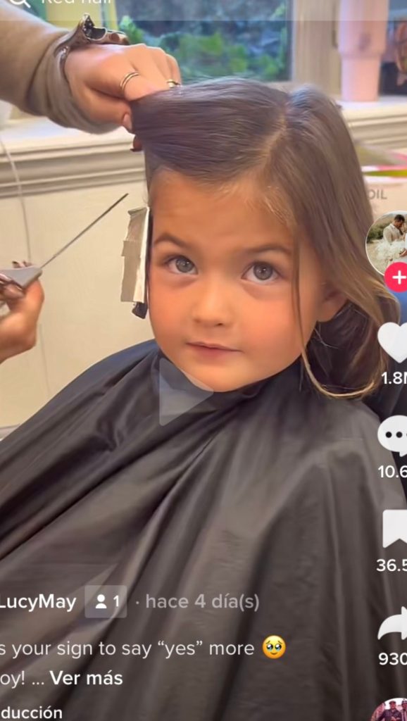 influencer dejó que su hija se decolorará el pelo