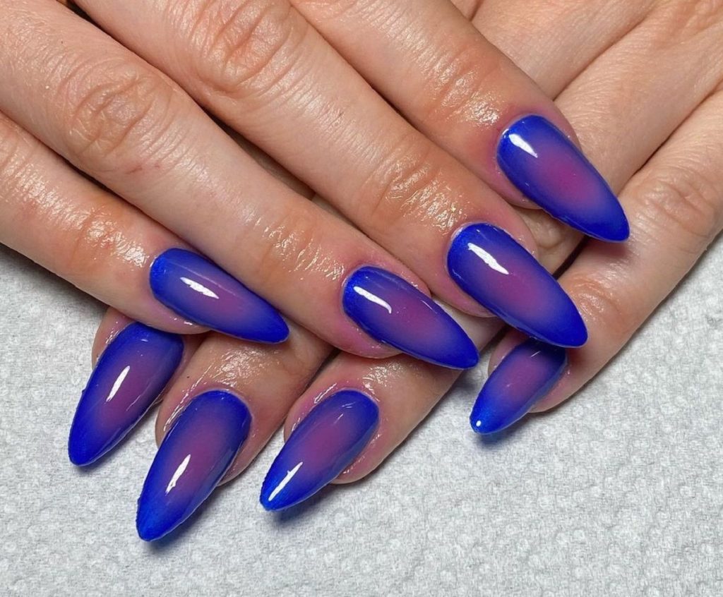 'aura nails'