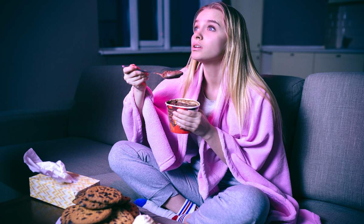 Comer frente a la televisión: ¿está bien o deberías parar?
