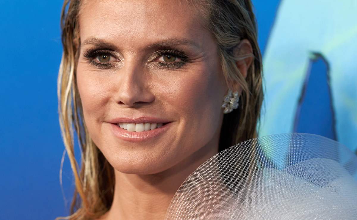 Literal, Heidi Klum se envolvió como regalo para su pareja