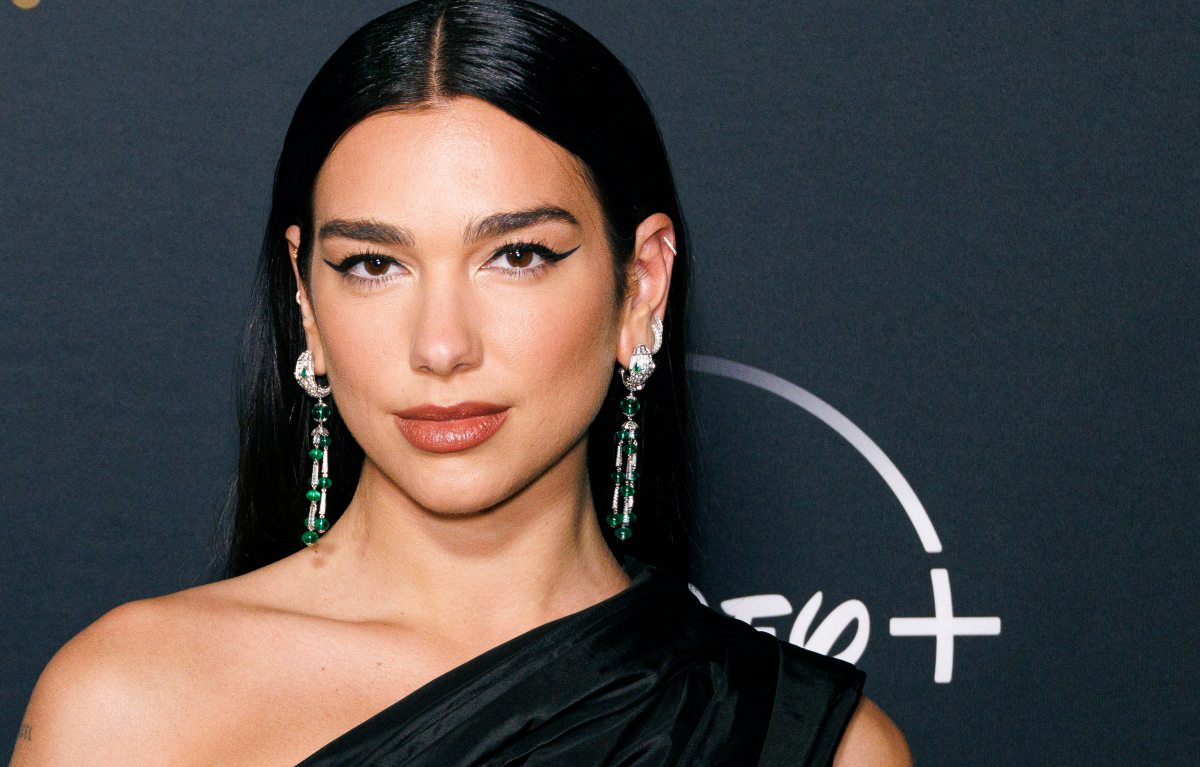 El look con el que Dua Lipa comprobó el poder de un ‘black dress’