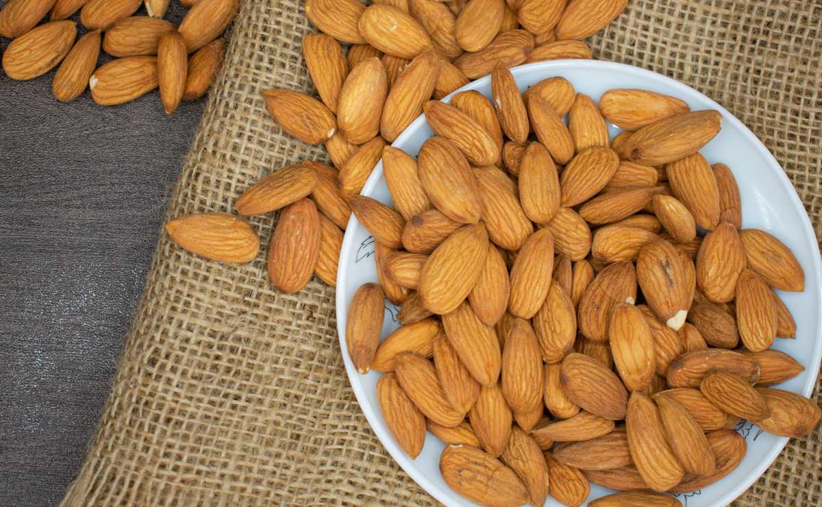 ¿Qué le pasa a tu cuerpo si comes almendras todos los días?