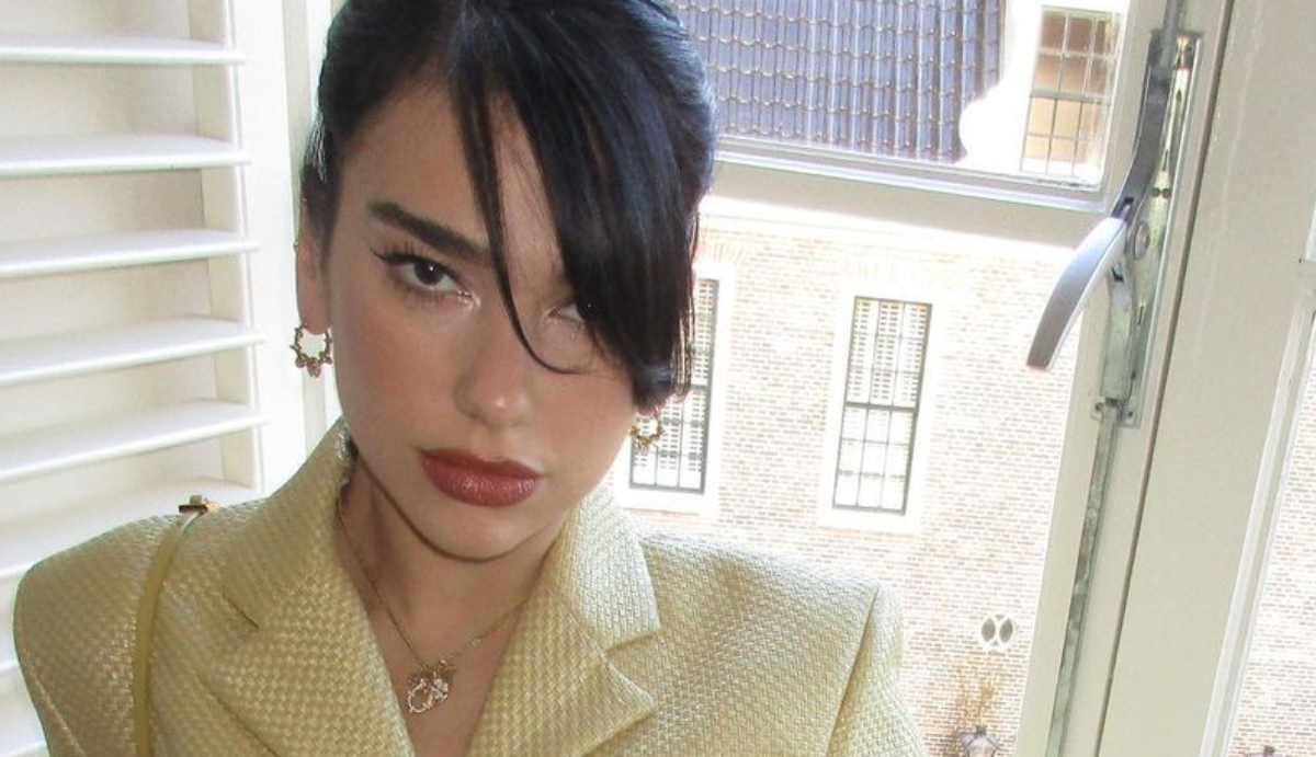 Dua Lipa comprueba que los looks de cuero seguirán en tendencia