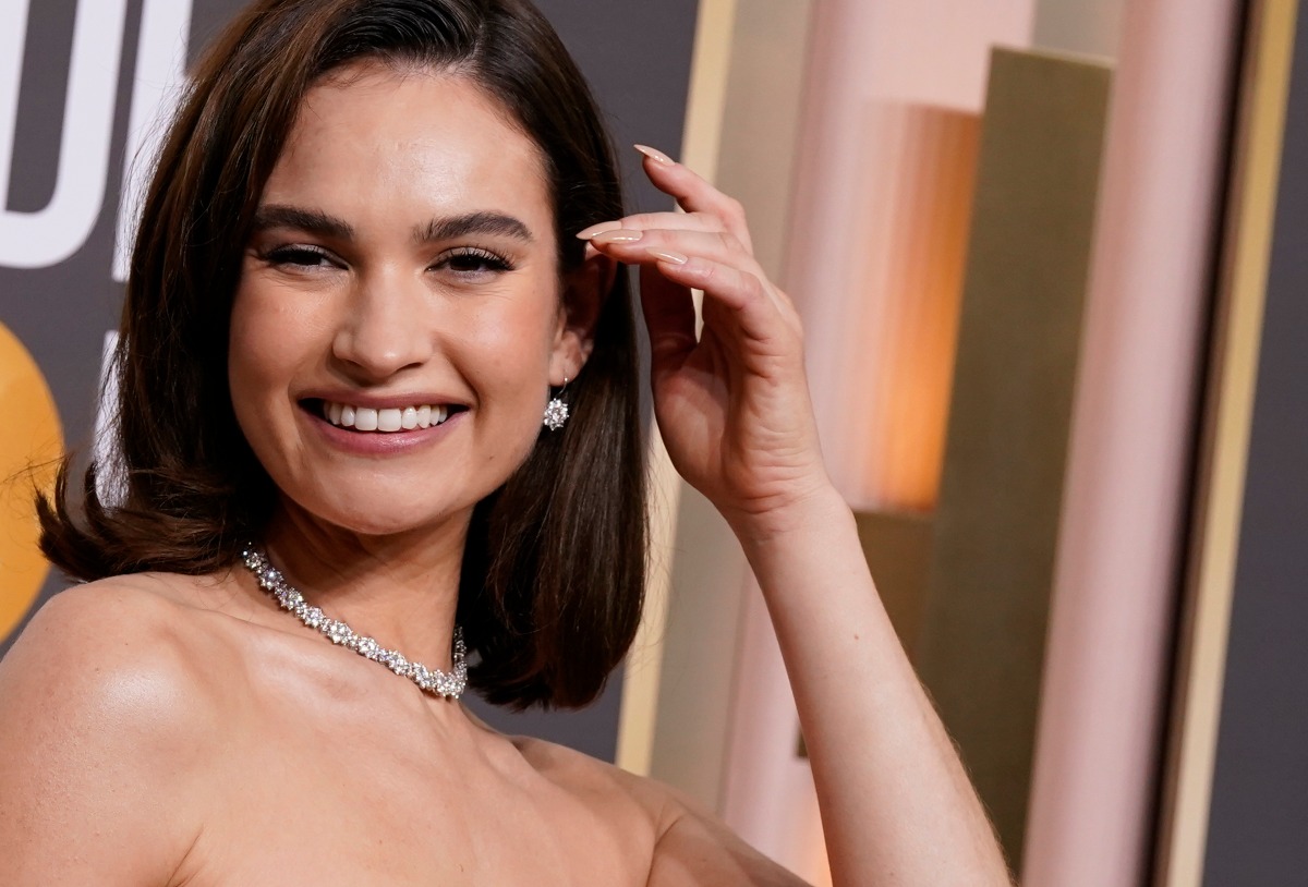 El look transparente de Lily James para los Critics Choice Awards