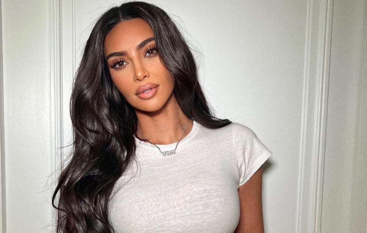 Kim Kardashian renueva su imagen estrenando un ‘fleco de cortina’