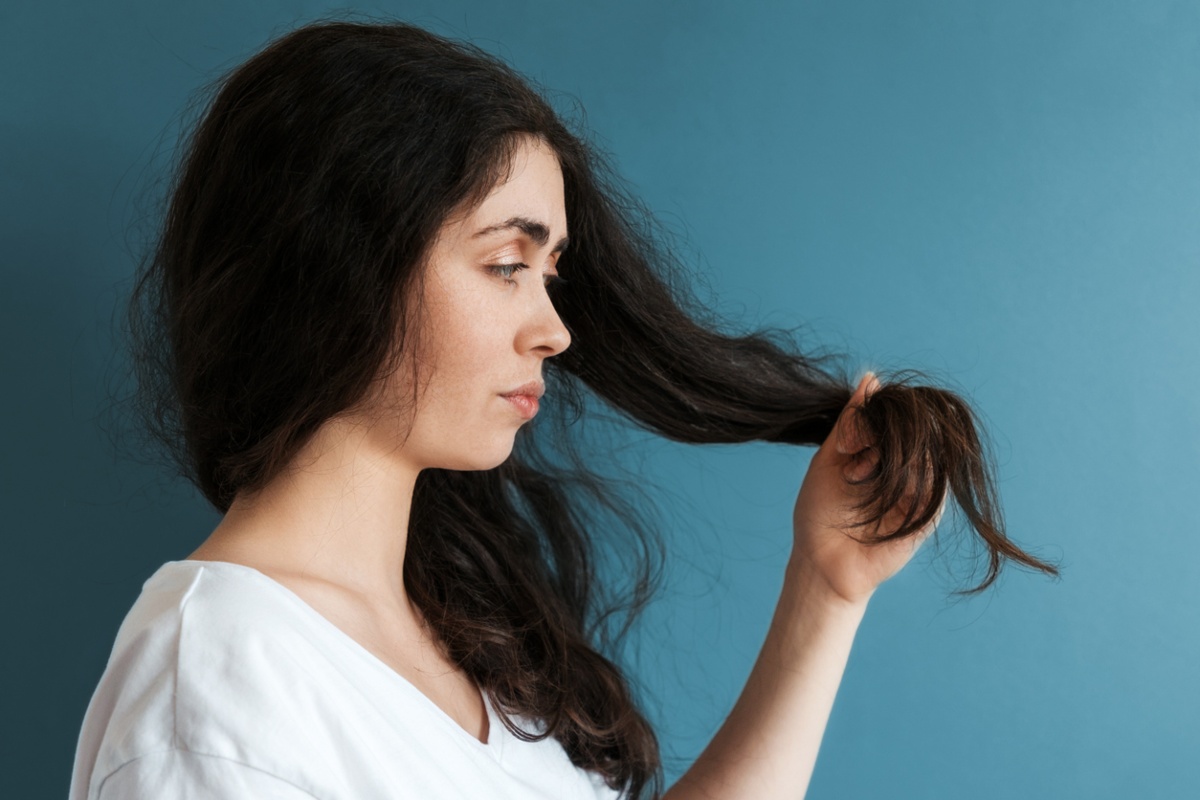 Cómo combatir el frizz excesivo ocasionado por climas lluviosos