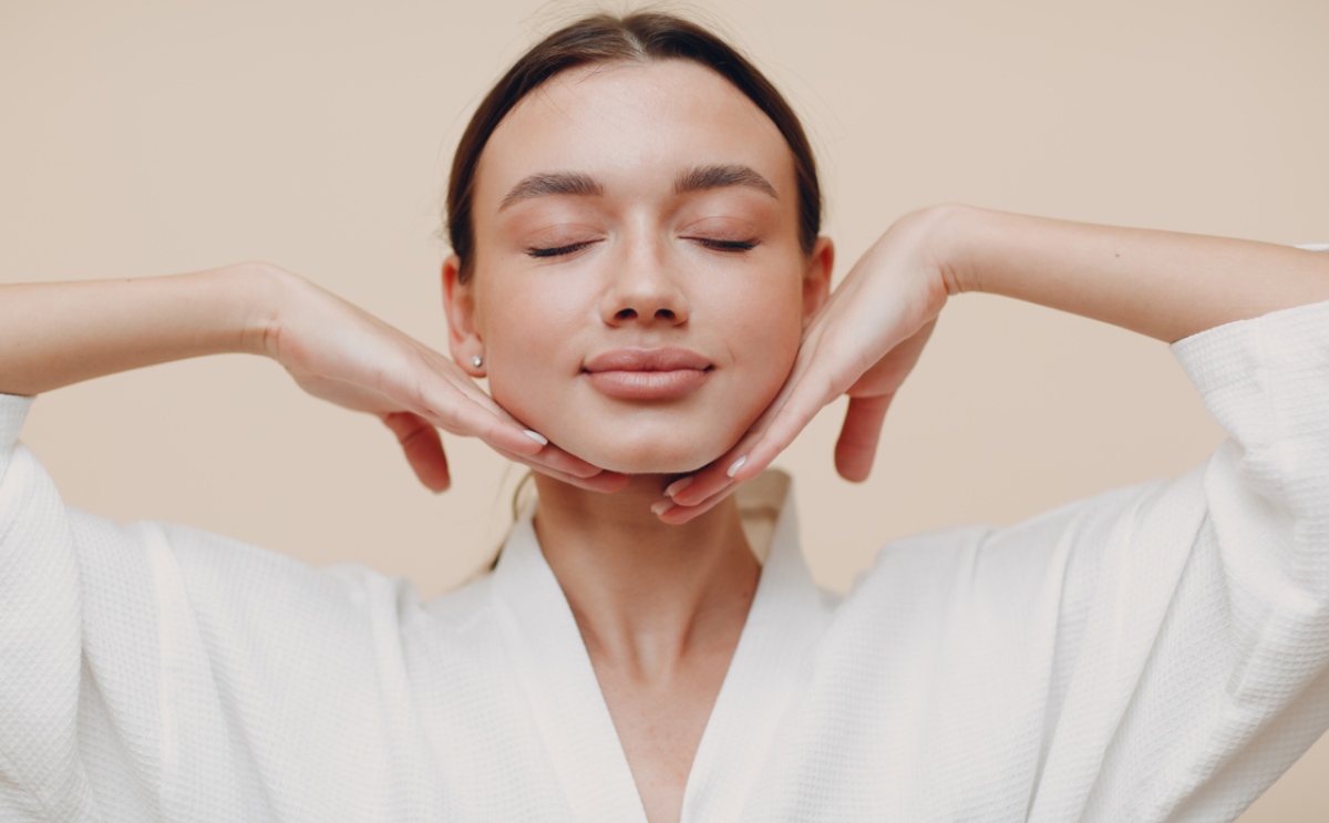 Yoga facial, ¿realmente es funcional para rejuvenecer el rostro?