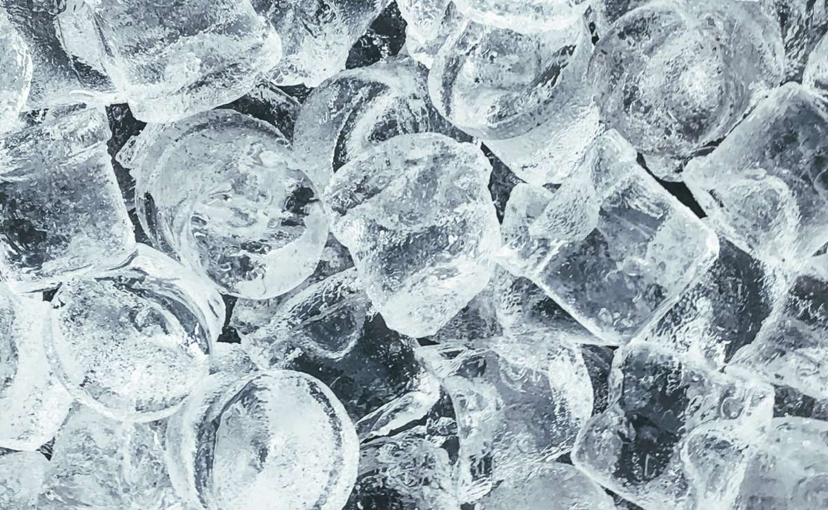 frotar hielo en tu cara