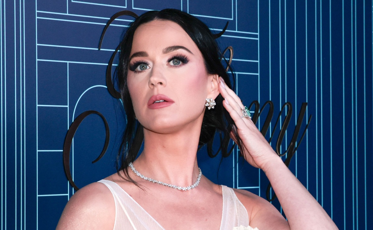 Katy Perry deslumbra con vestido de oro en show de la coronación