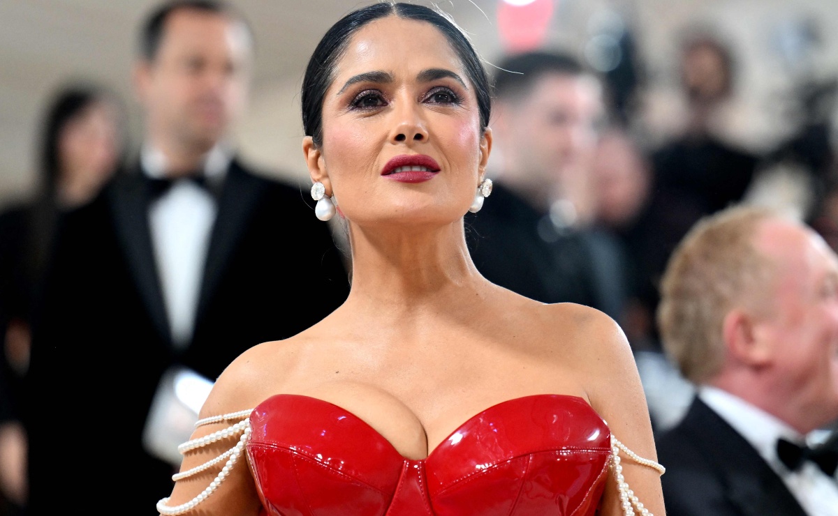 El secreto de Salma Hayek para tener un vientre plano al instante