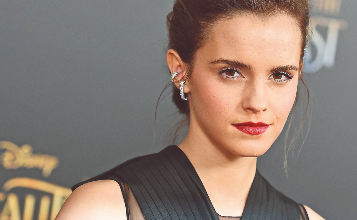 Emma Watson modela el traje de baño más sofisticado del verano