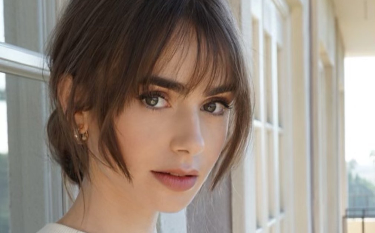 Lily Collins se une al 'naked dress' con fabuloso look nupcial