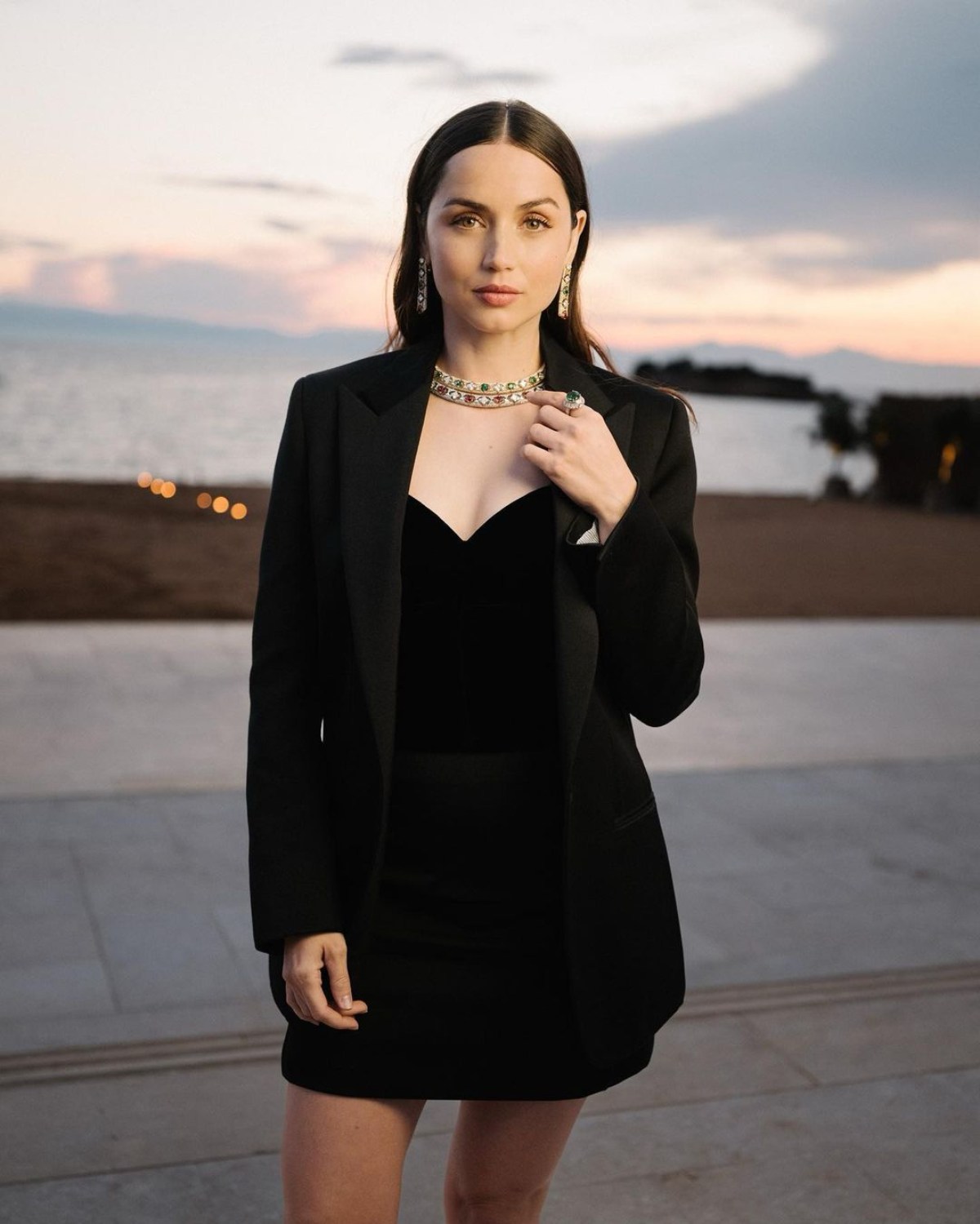 Ana de Armas comprueba que un look con 'black dress' es infalible