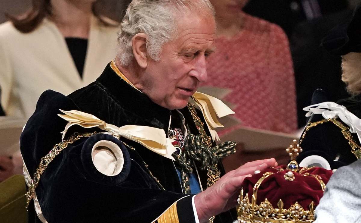 La corona que Carlos III no puede usar aunque sea rey