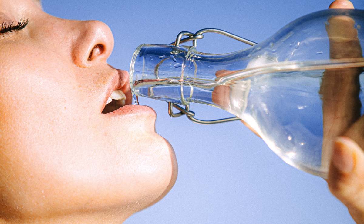 Cómo saber si estás tomando demasiada agua