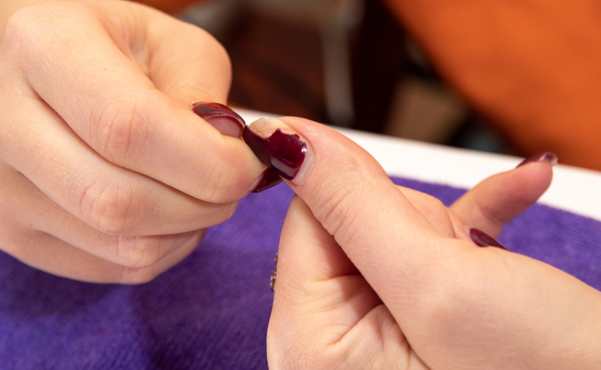 3 ‘beauty hacks’ para arreglar uñas rotas sin tener que cortarlas