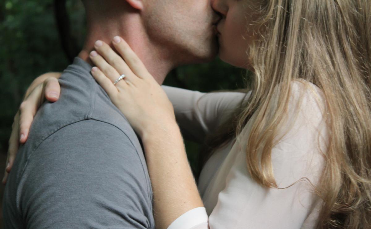 5 cosas que delatan a un mal besador