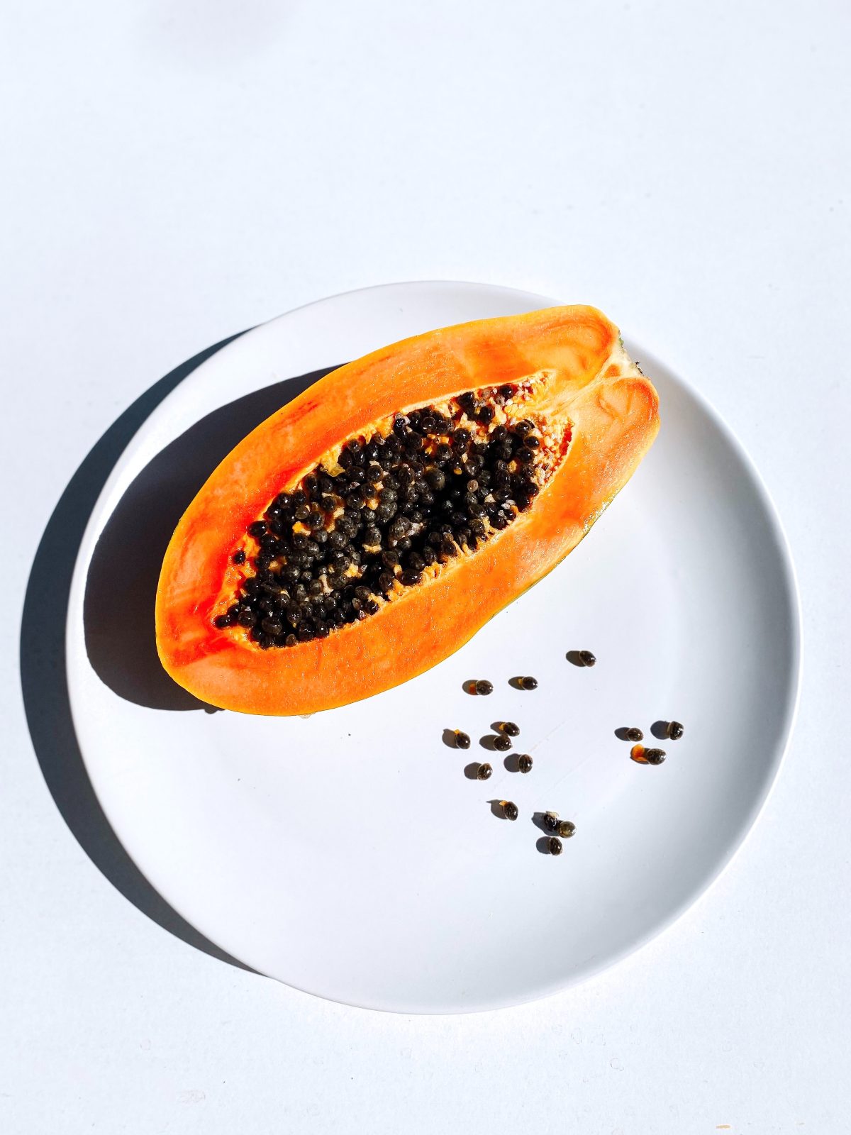 comer semillas de papaya