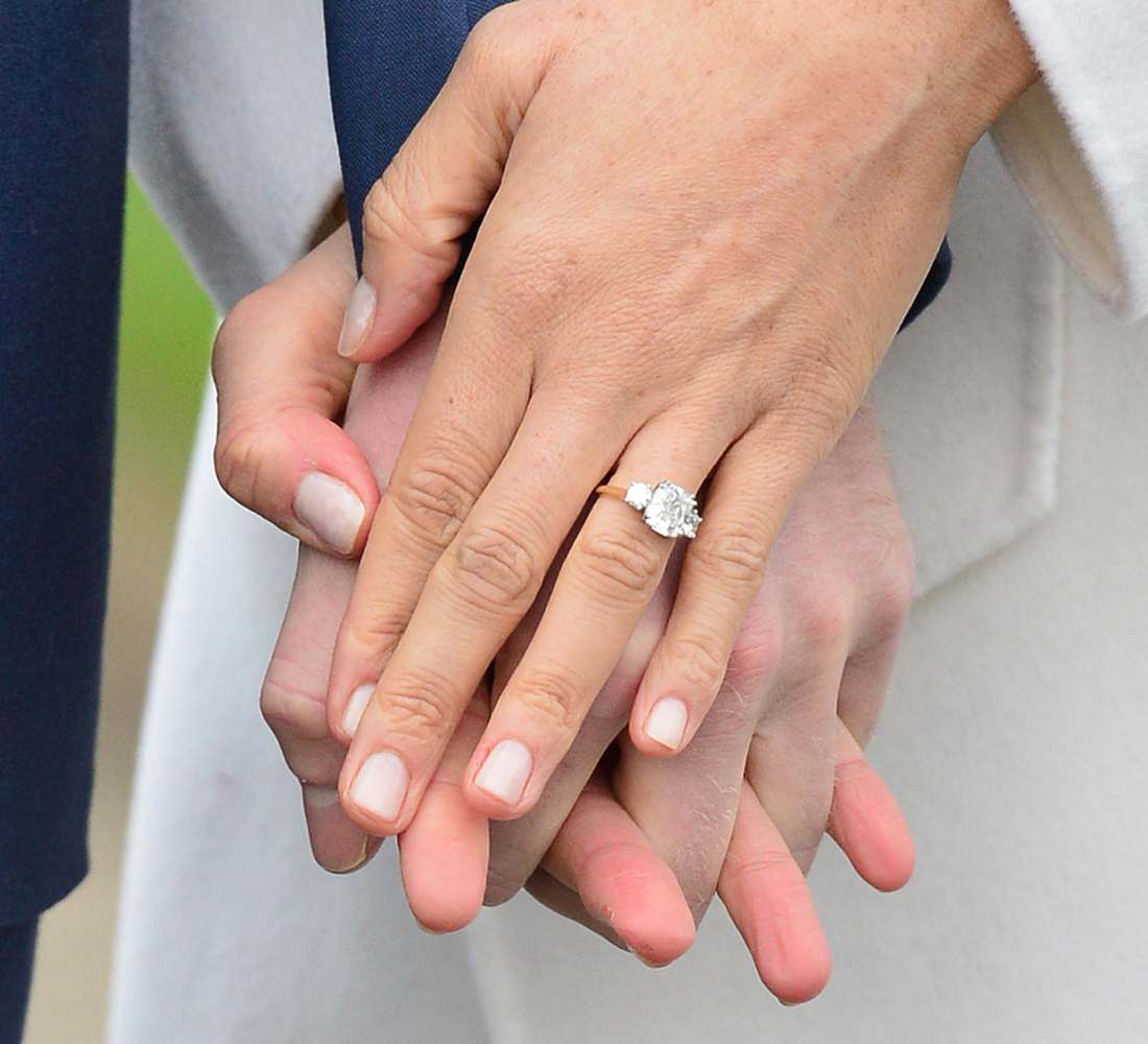 Captan a Meghan Markle sin su anillo de compromiso