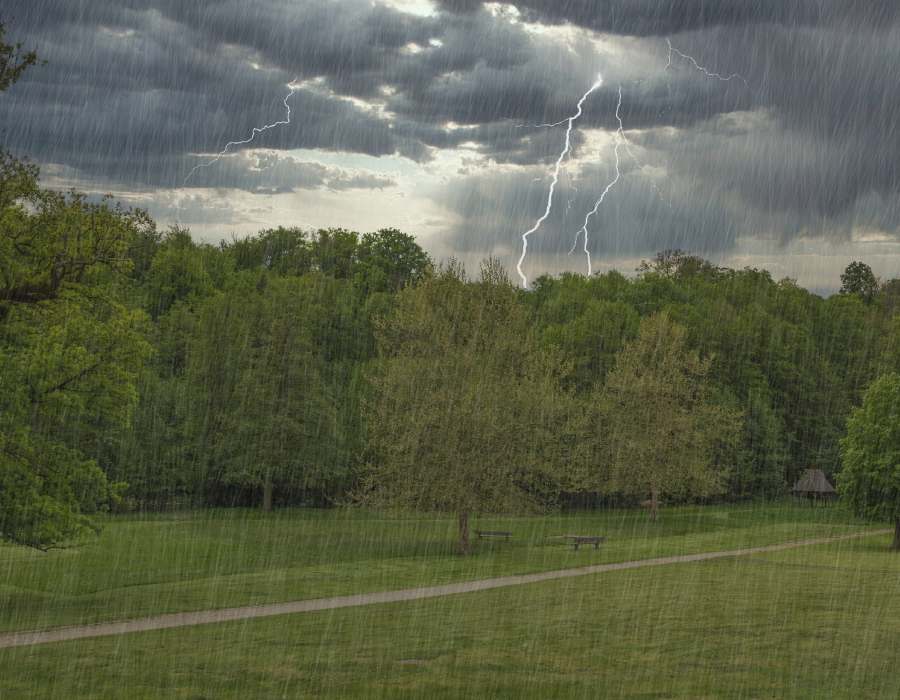 Durante una tormenta eléctrica, debes seguir estas reglas de seguridad