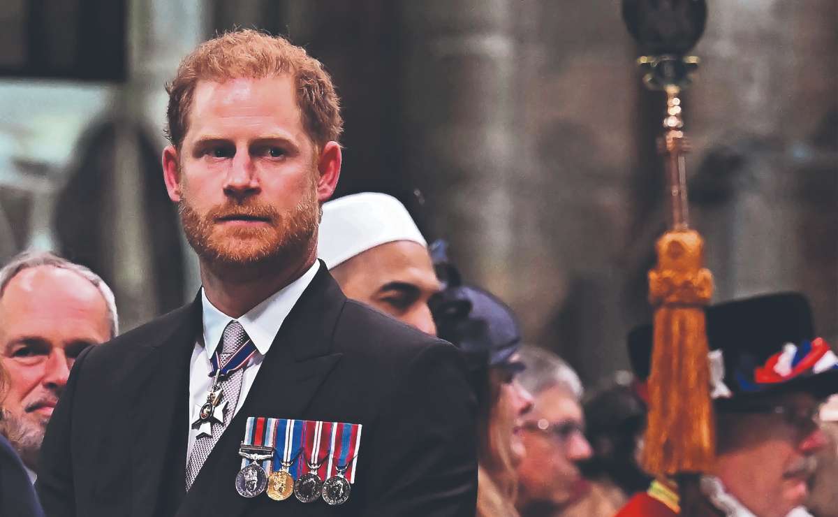 Quitan título al príncipe Harry en sitio web de la familia real