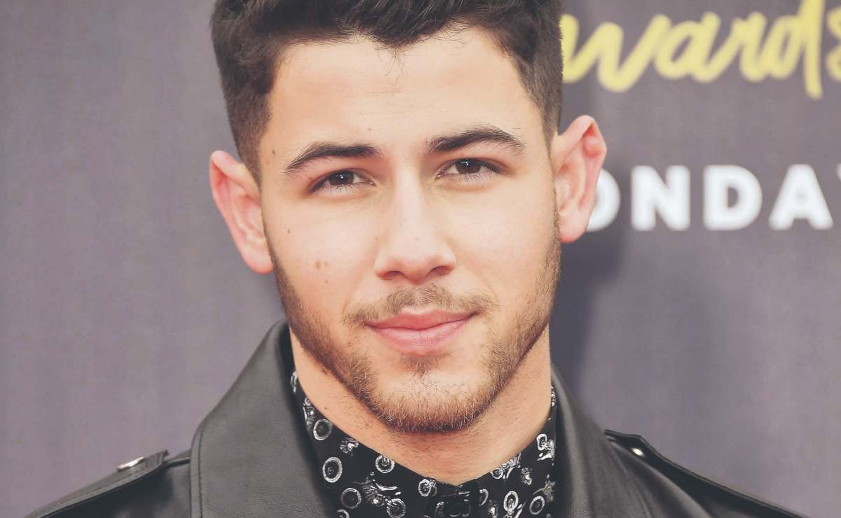 Video; caída de Nick Jonas en concierto se volvió viral