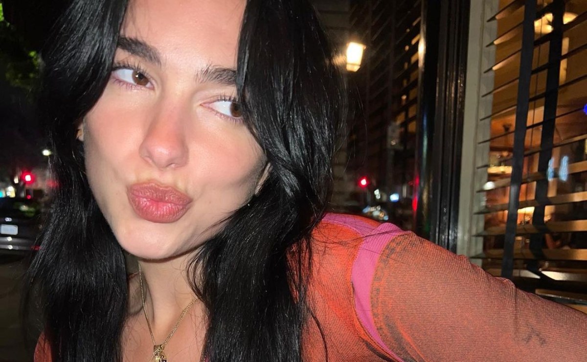 ¡Dua Lipa tiene nuevo look! Así se ve con pelo rojo