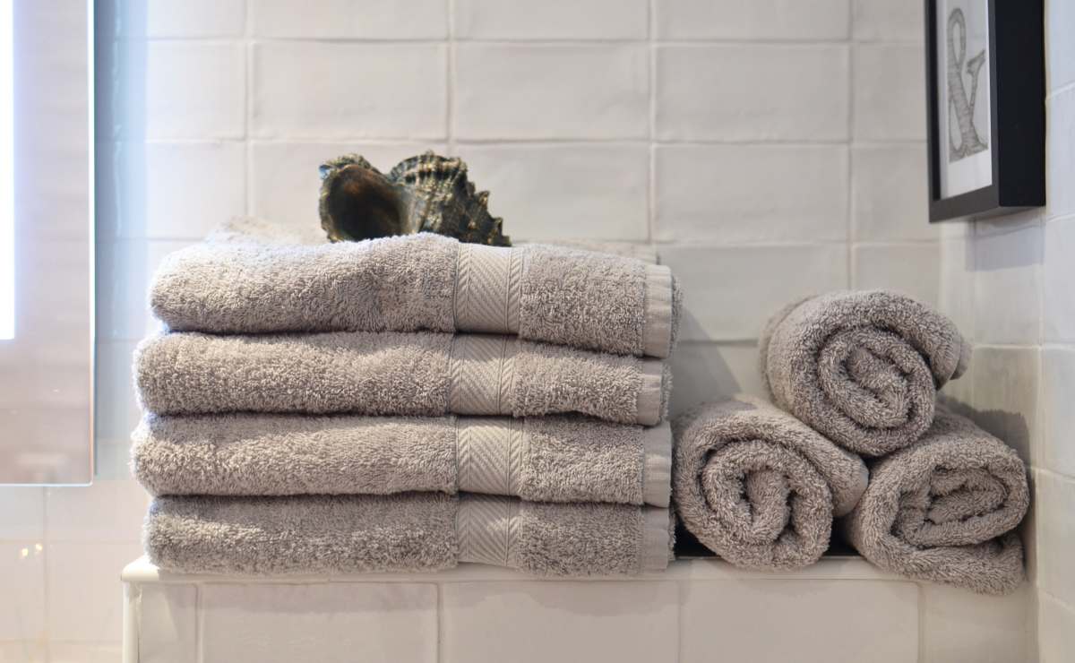 ¿Cada cuándo deberías lavar tus toallas de baño?