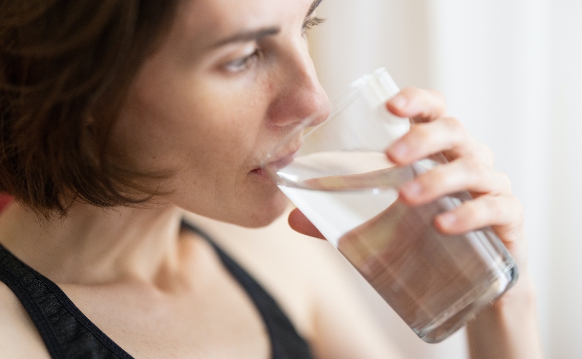 tomar agua al despertar