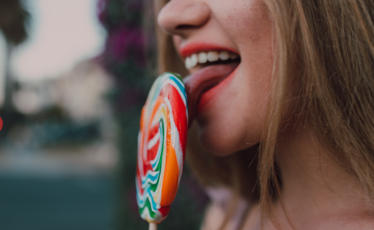 5 partes del cuerpo donde puedes usar la lengua para dar placer