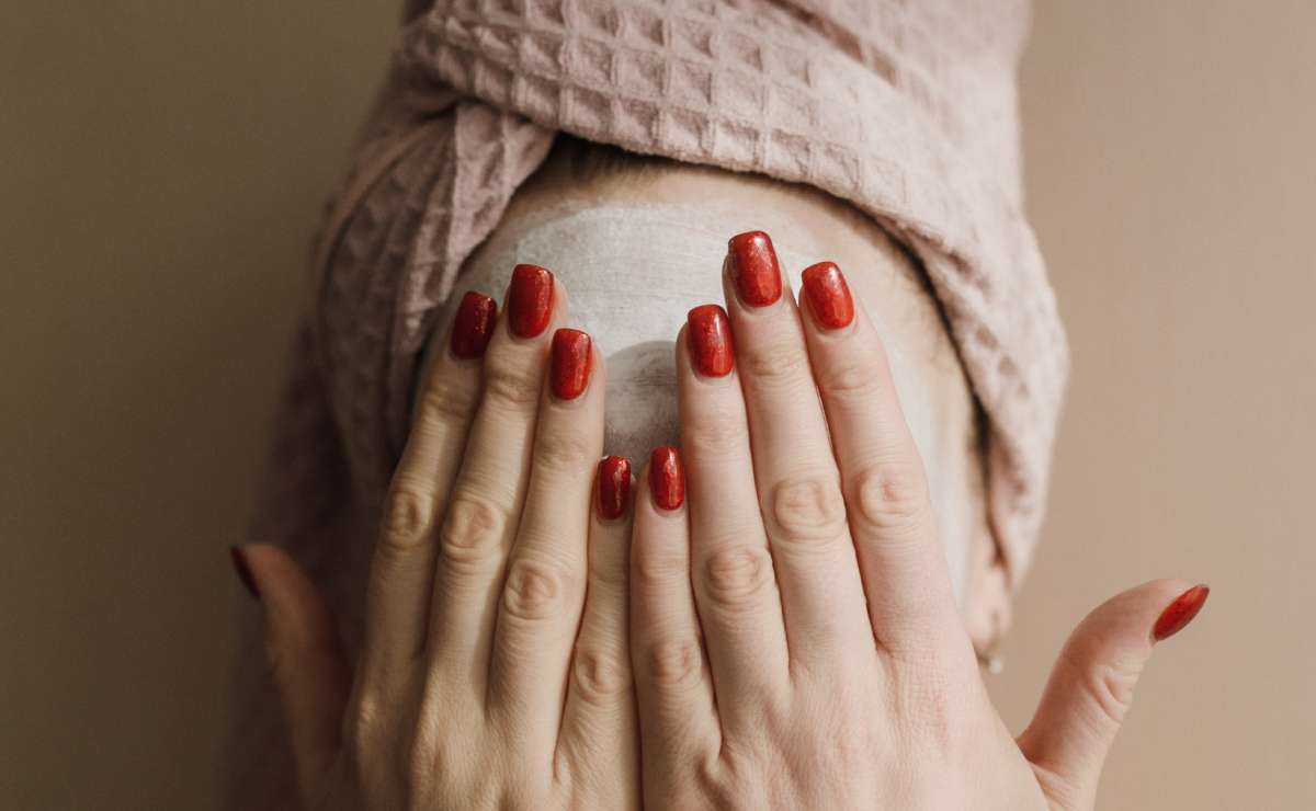 Cuáles son los colores de uñas que rejuvenecen tus manos