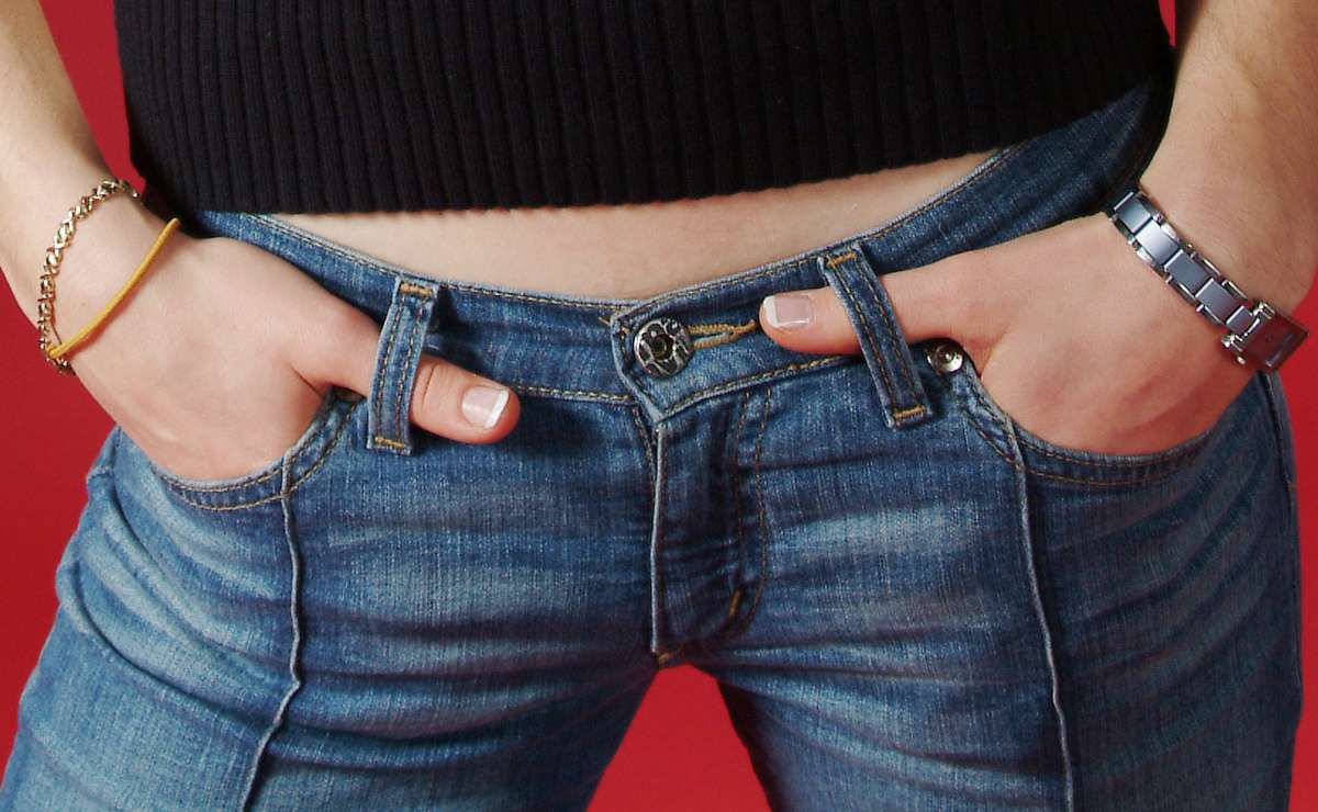 Por qué los jeans de tiro bajo son tan polémicos y hasta odiados