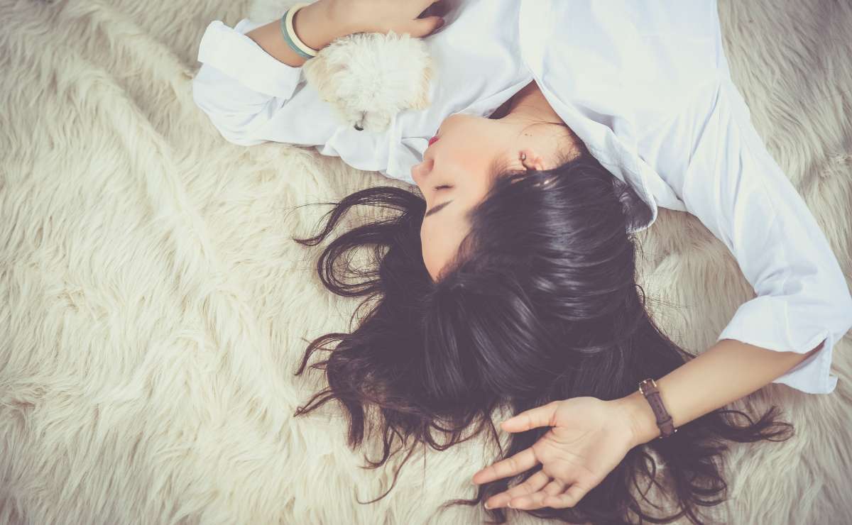5 maneras de proteger tu pelo a la hora de dormir