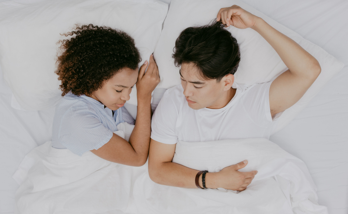 La sencilla regla escandinava para dormir mejor en pareja