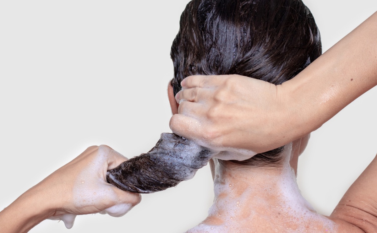Qué son los sulfatos y por qué no se recomienda su uso en el pelo