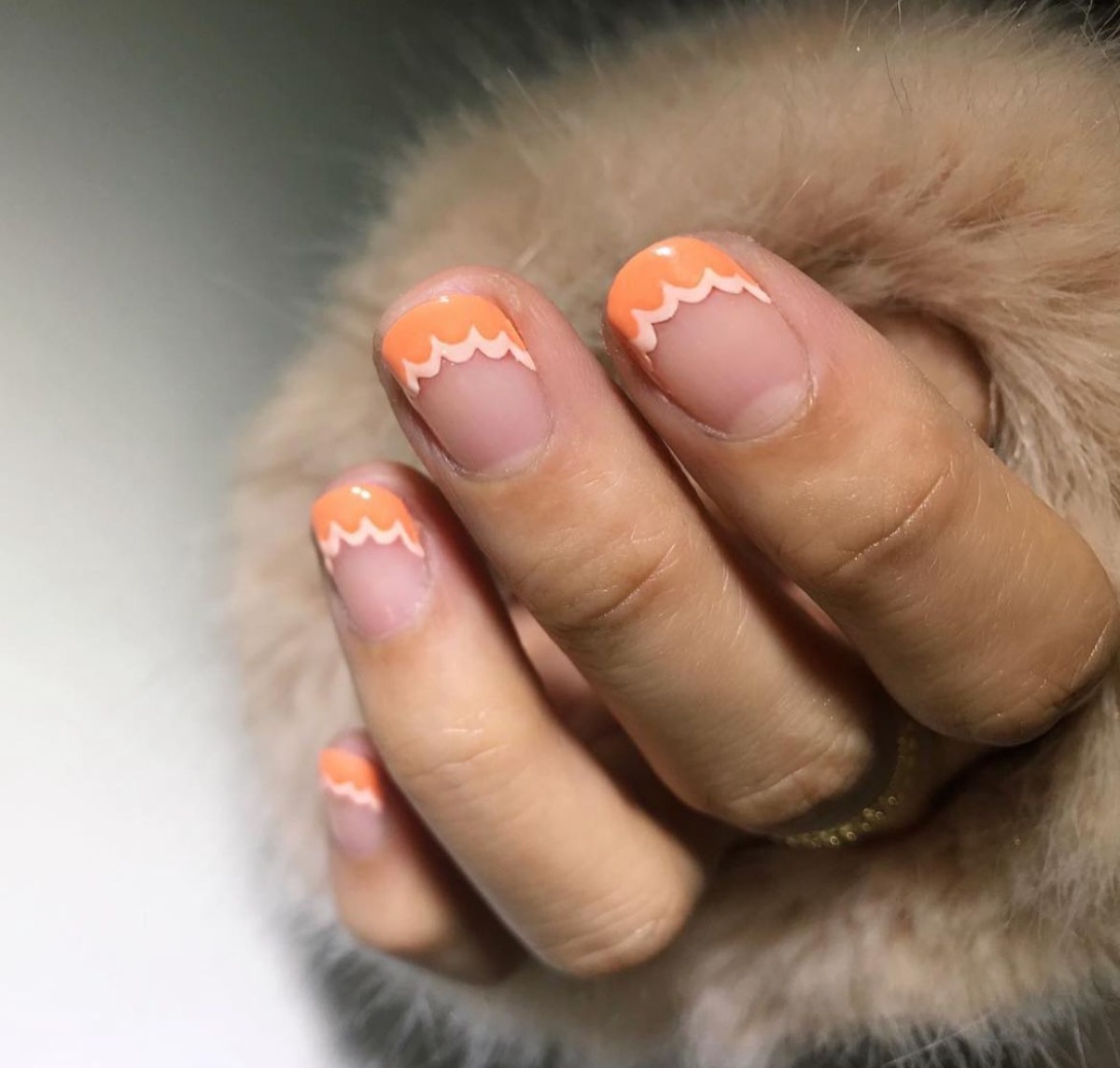 uñas peach fuzz