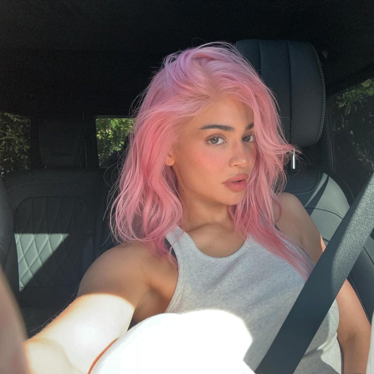 Kylie Jenner pelo rosa
