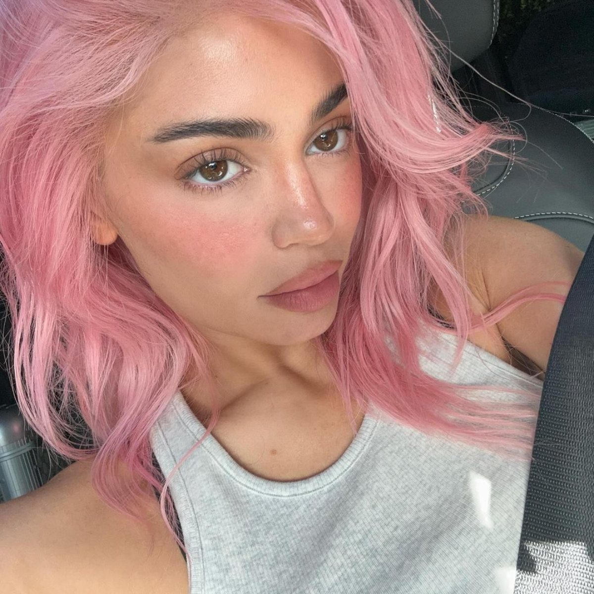 Kylie Jenner pelo rosa