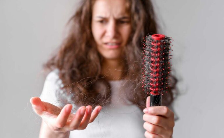 5 causas de pérdida de cabello en mujeres