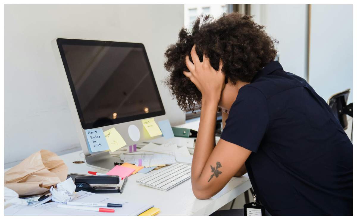 Mujer trabajadora: cómo saber que sufres de productividad tóxica