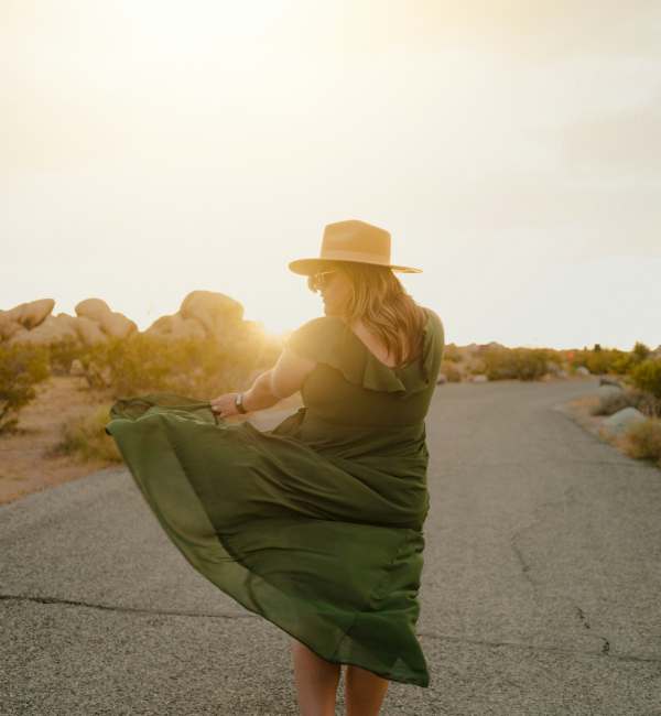 Las 10 sudaderas de mujer que son tendencia esta temporada: ¡luce la tuya  este verano!